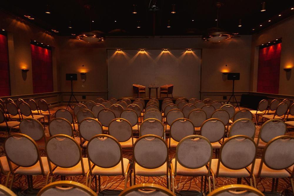 Austral Plaza Hotel Comodoro Rivadavia Esterno foto