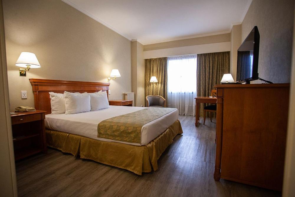 Austral Plaza Hotel Comodoro Rivadavia Esterno foto