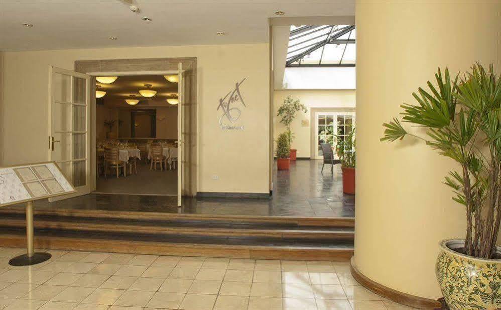 Austral Plaza Hotel Comodoro Rivadavia Esterno foto